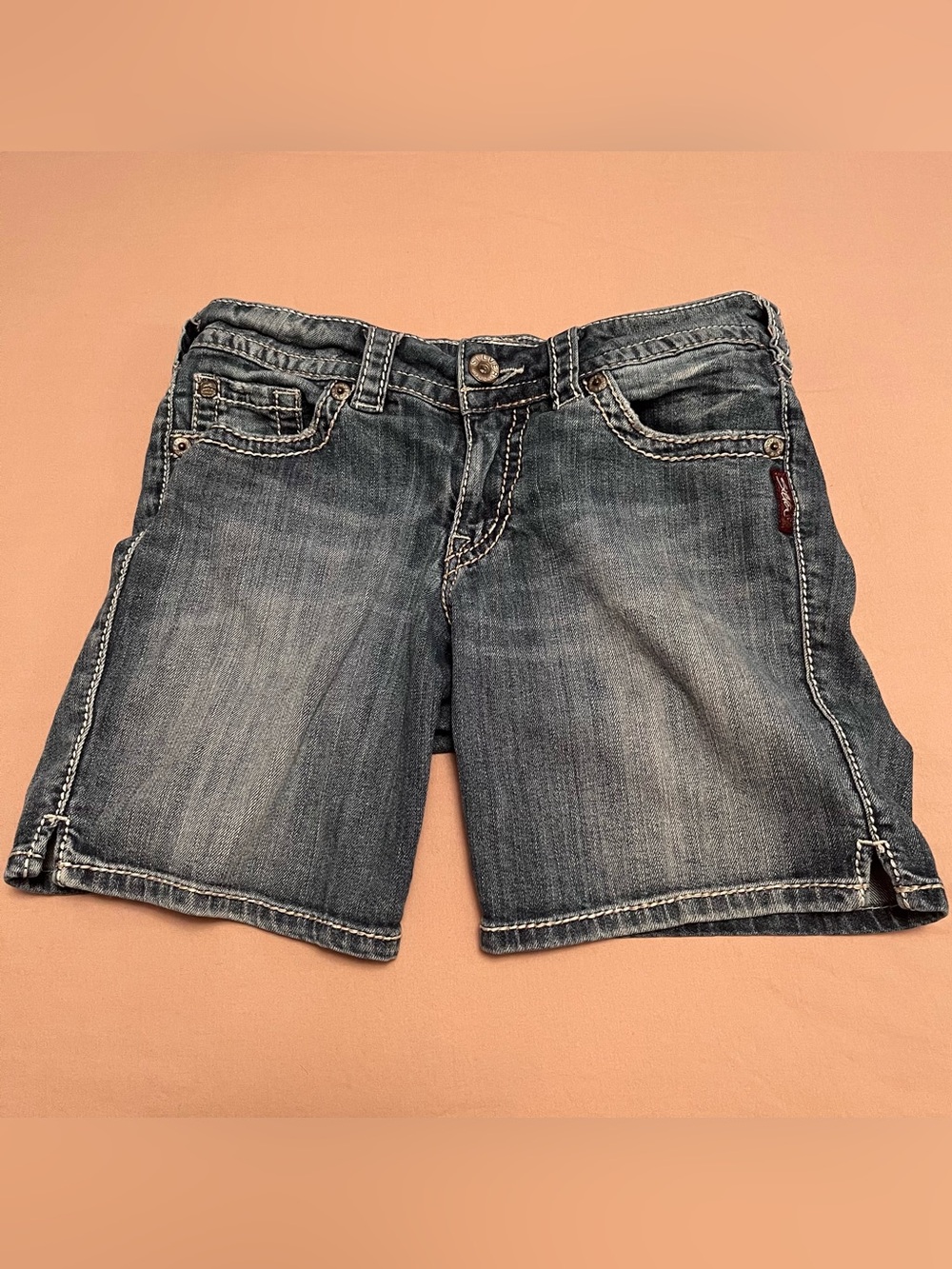 Silver Jeans Woman’s Faded Suki Short dark blue denim Shorts